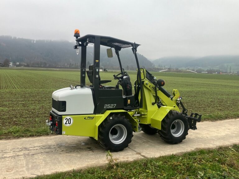 ładowarka teleskopowa dla rolnictwa Fliegl 2527